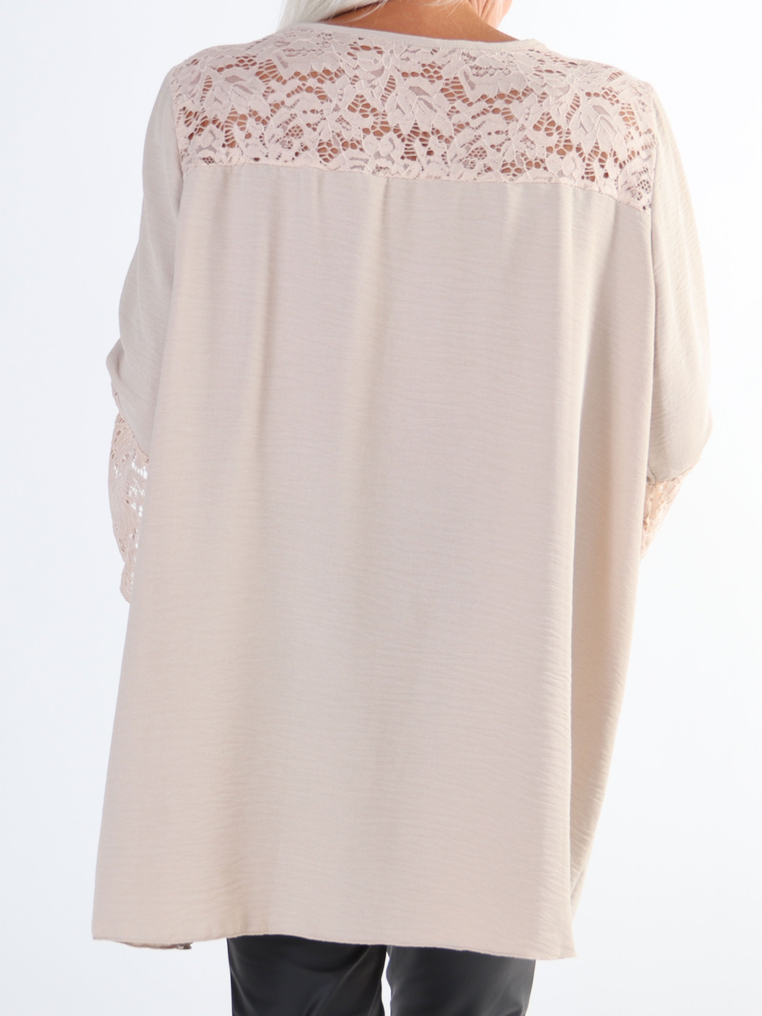 Amanda - Sød simpel plus size tunika med blonde